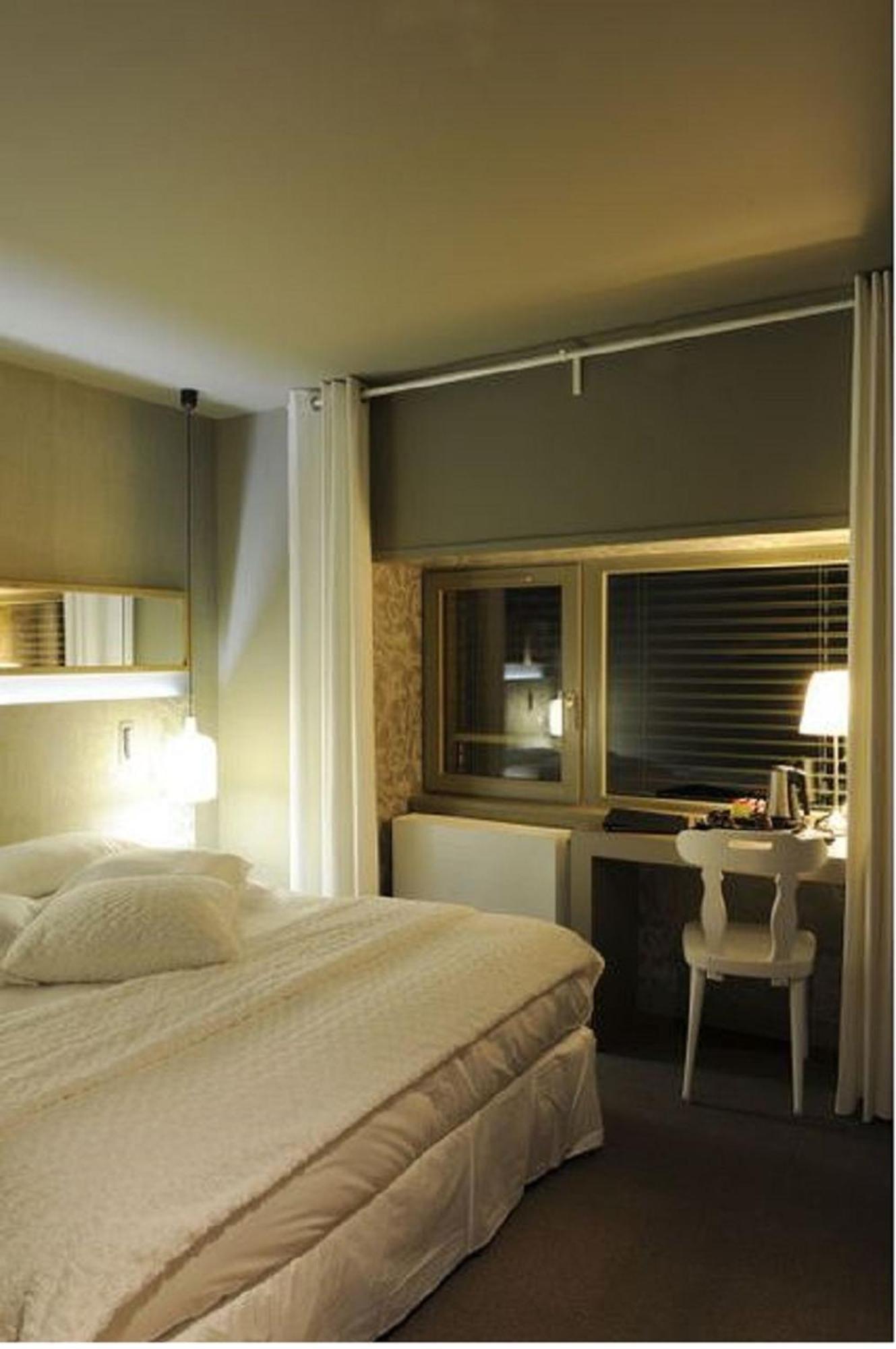 Logis Hotel Tante Yvonne & Son Restaurant Semi-Gastronomique - Lyon Nord Quincieux Room photo
